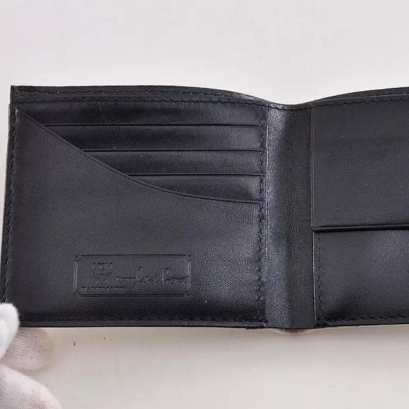 AUTH MCM White Bi-fold Leather Wallet - Picture 8 of 8